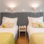 Отель Dinya
